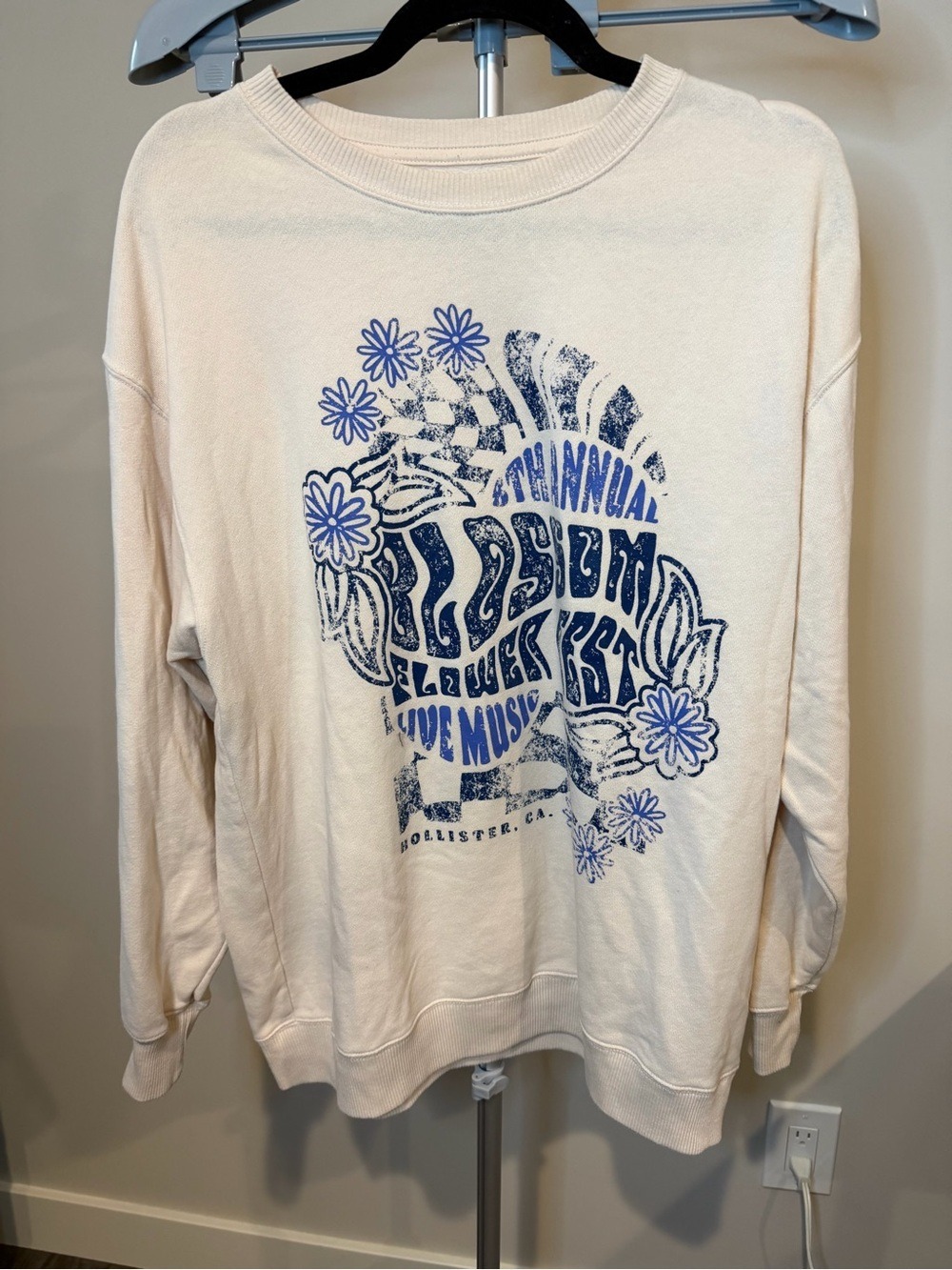 Hollister Oversized Cream Floral Graphic Crewneck Sweatshirt M - Picture 3 of 5